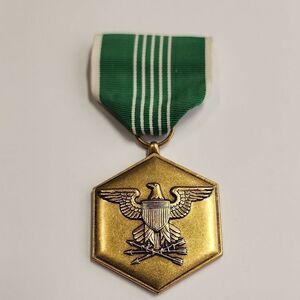 NAMED U.S. ARMY COMMENDATION MEDAL WILLIAM H WALLACE CRIMP BROOCH